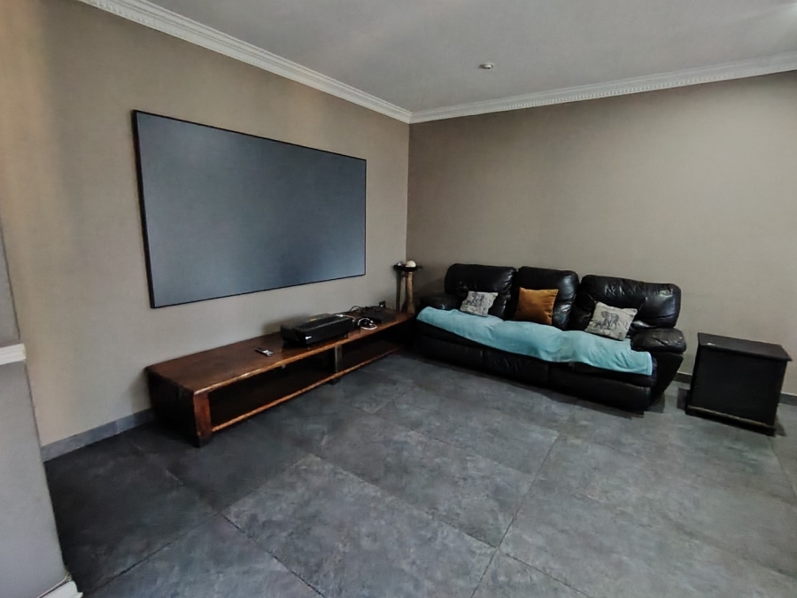 5 Bedroom Property for Sale in Safari Gardens North West